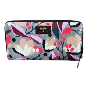Fossil Zip Around Wallet Floral. 7"L x 1"W x 4"H